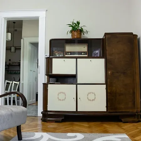 شقة Ekszerdoboz Apartman *