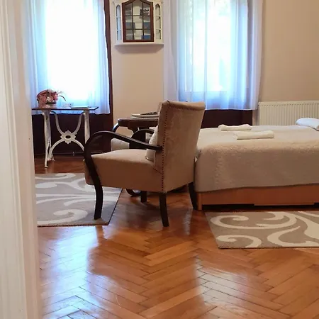 Ekszerdoboz Apartman شقة إغير